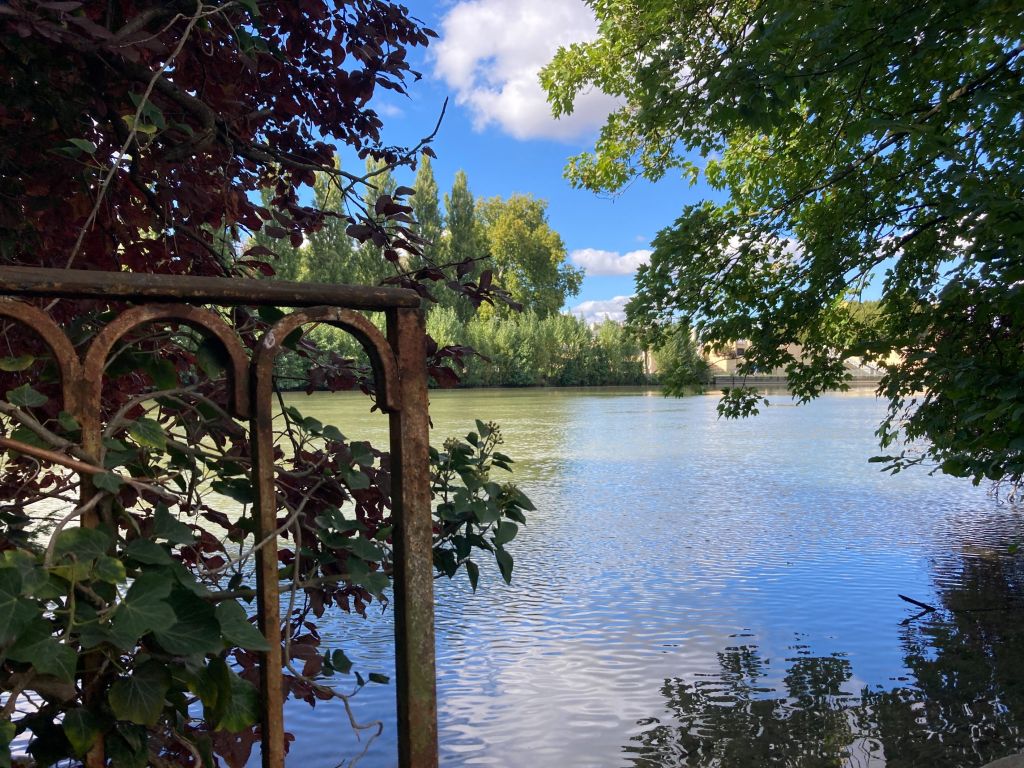 bâtisse à rénover 12 Pièces en vente sur MEAUX (77100) - Plus de details