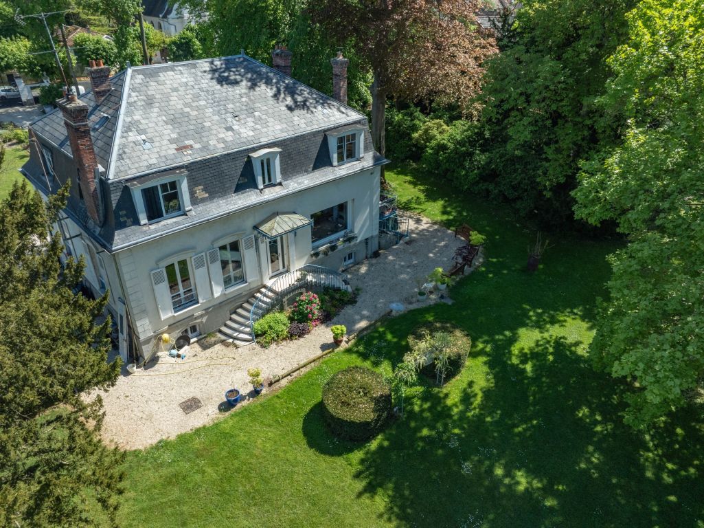 Sale Mansion 7&nbsp;rooms 244&nbsp;m² Germigny-l'Évêque