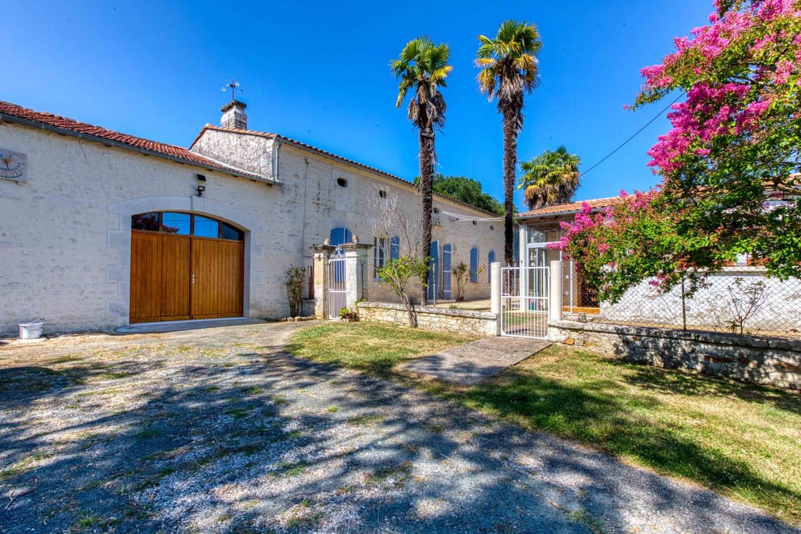 maison 6 Pièces en vente sur AVY (17800) - Plus de details