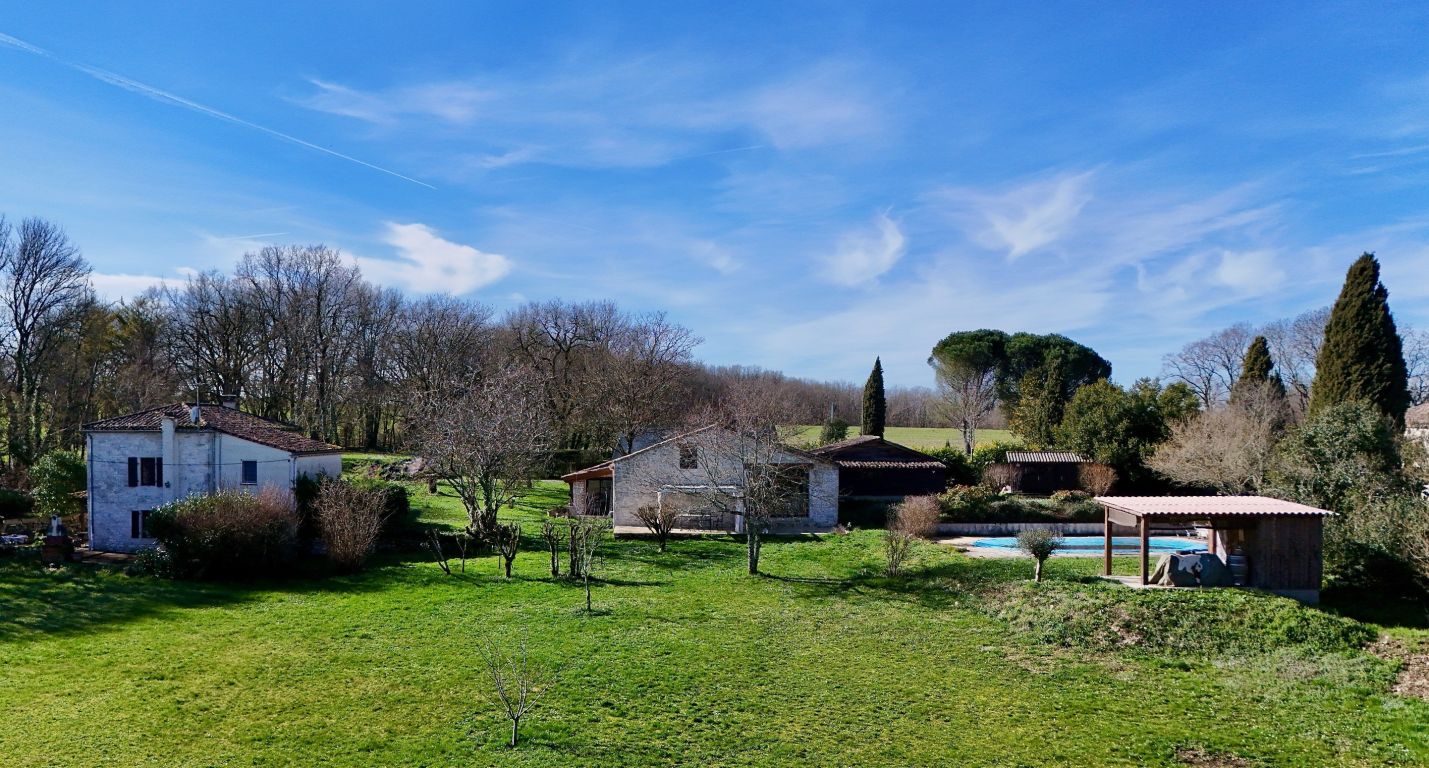 Sale House 9&nbsp;rooms 240&nbsp;m² Montaigu-de-Quercy