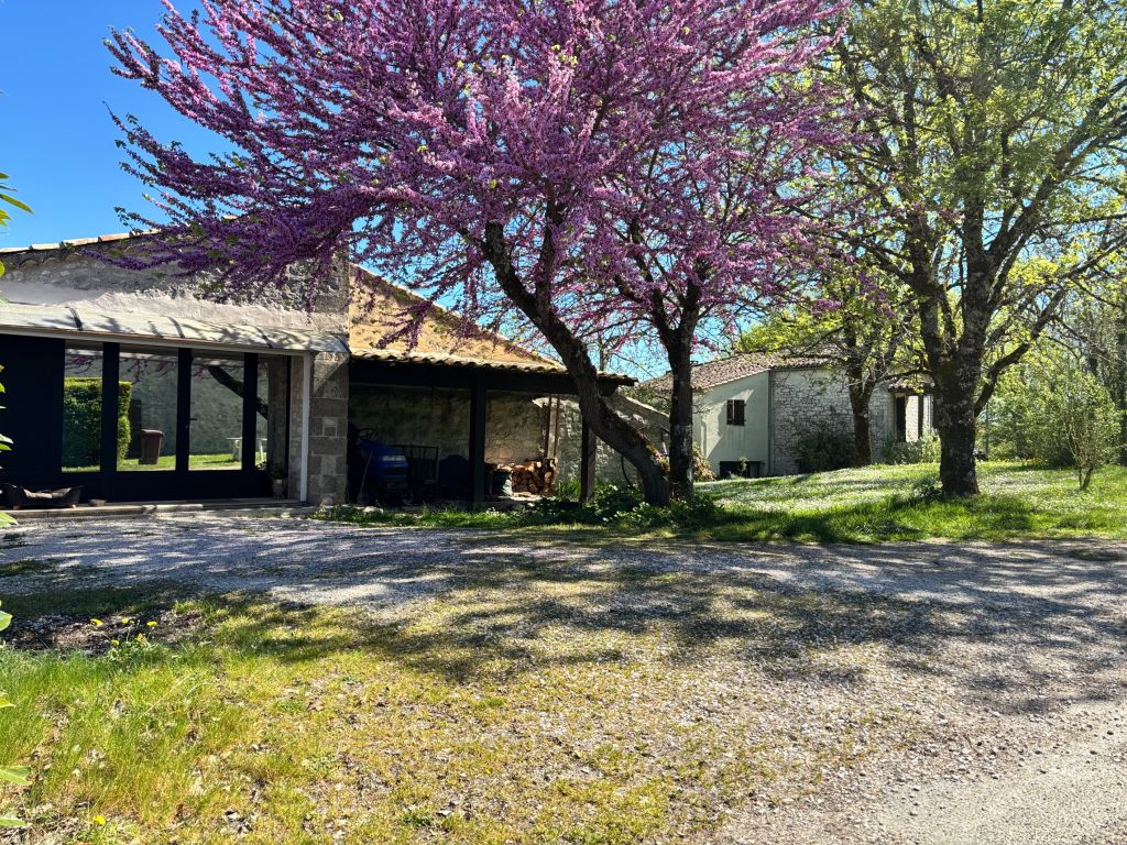 Vente Maison 9&nbsp;Pièces 240&nbsp;m² Montaigu-de-Quercy