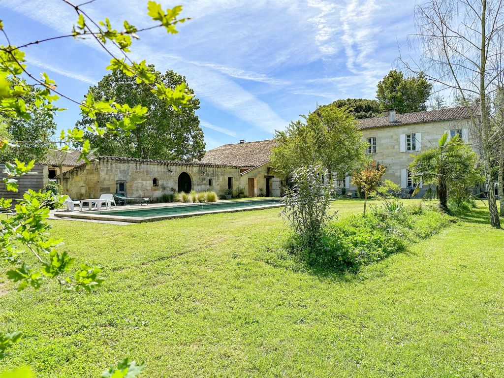 Vente Maison 8&nbsp;Pièces 356&nbsp;m² Les Artigues-de-Lussac