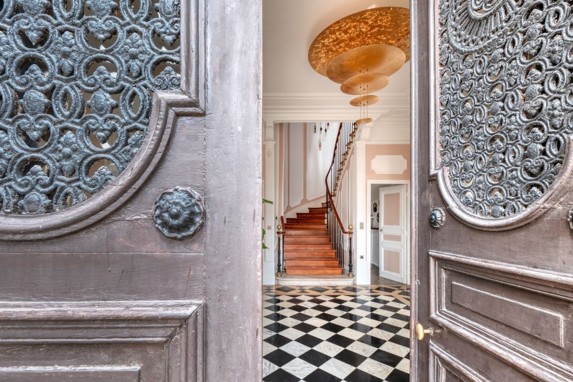 castle 14 rooms for sale on HOUDAN (78550) - See details