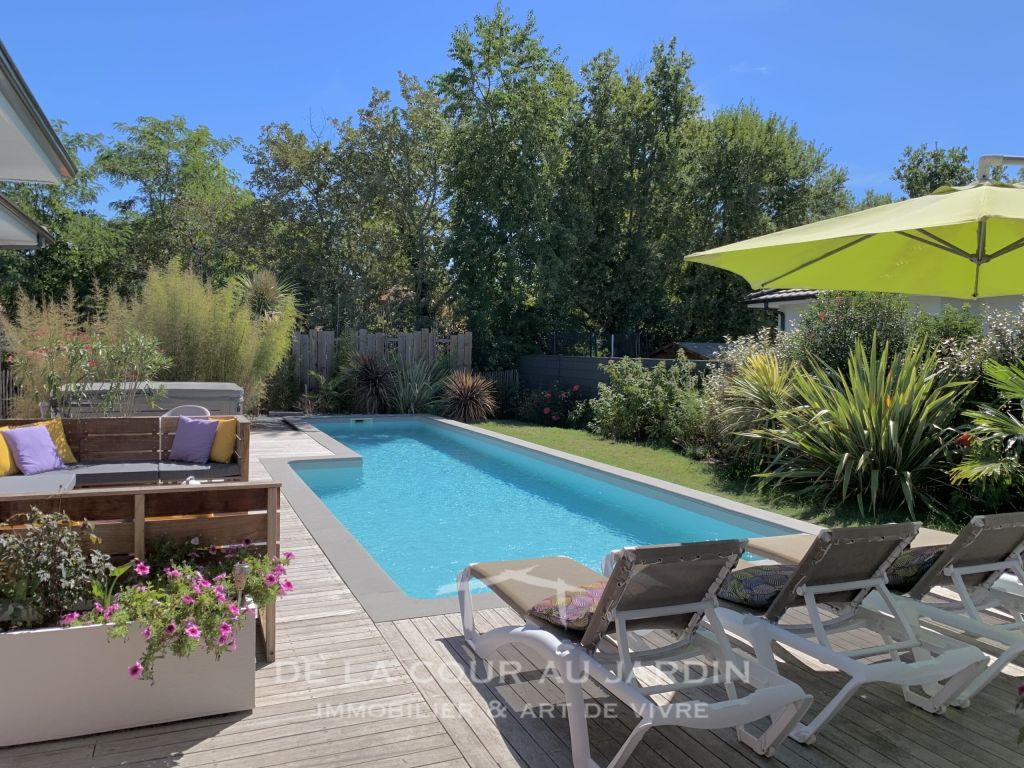 house 6 rooms for sale on ST AUBIN DE MEDOC (33160) - See details