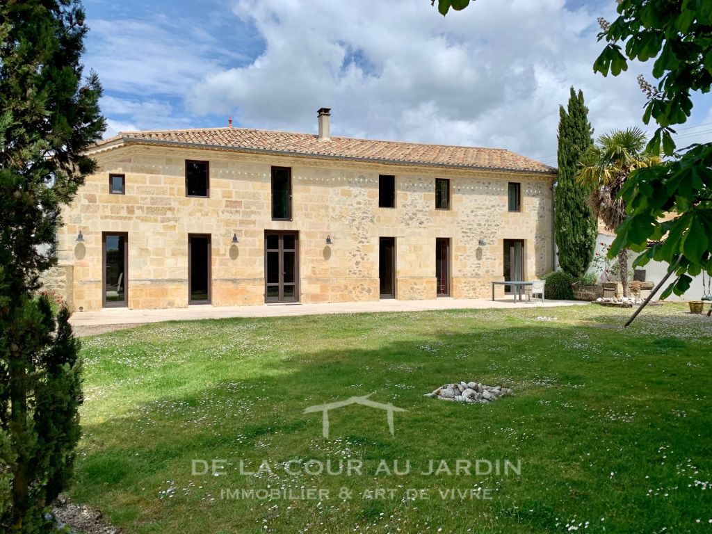 house 9 rooms for sale on ST SAVIN (33920) - See details