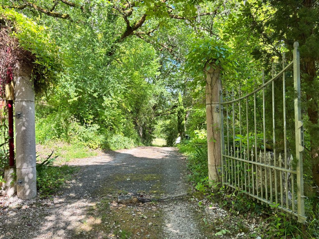 Sale House 8&nbsp;rooms 180&nbsp;m² Montaigu-de-Quercy