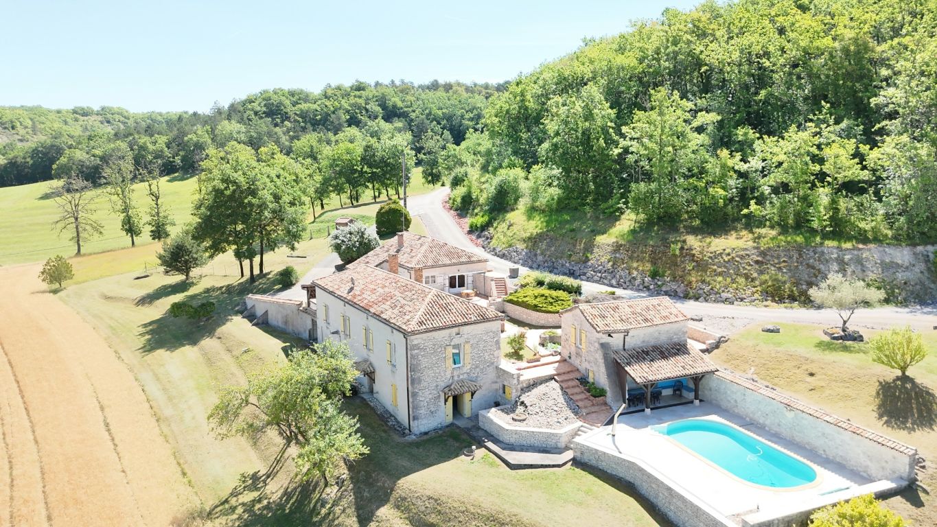 farmhouse 7 rooms for sale on MONTAIGU DE QUERCY (82150) - See details