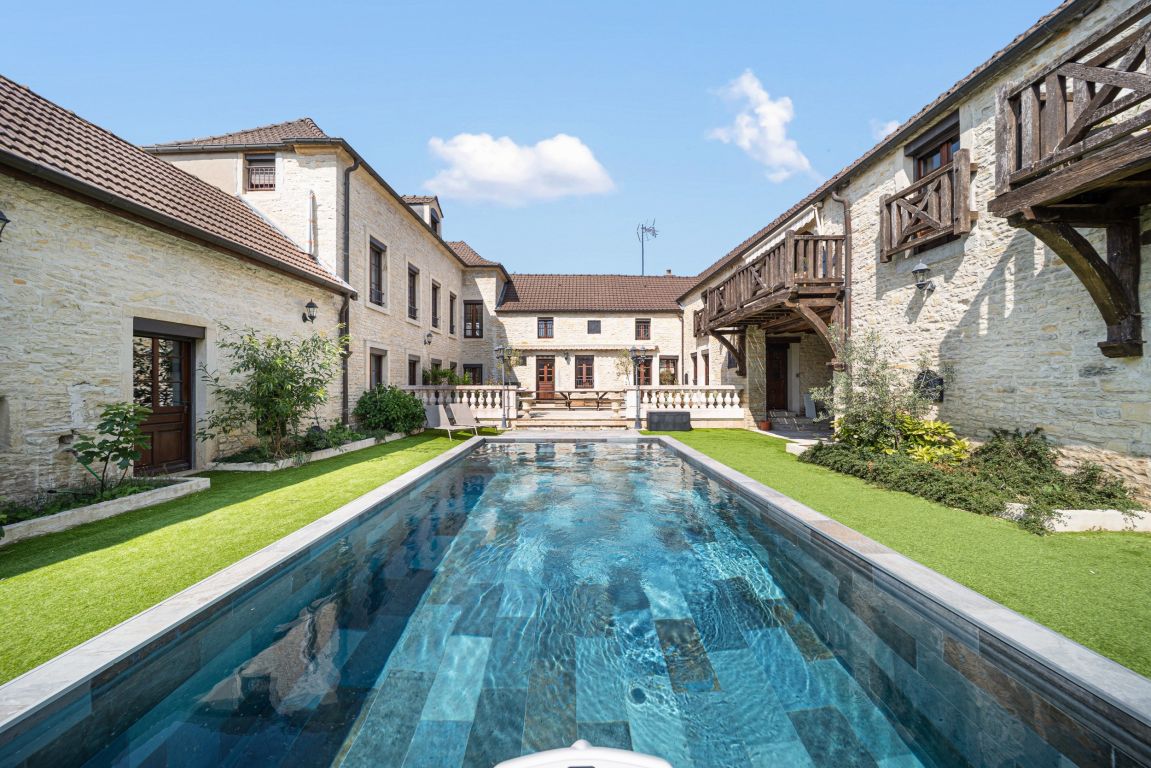 Vente Propriété 12 Pièces 480 m² Corcelles-les-Monts