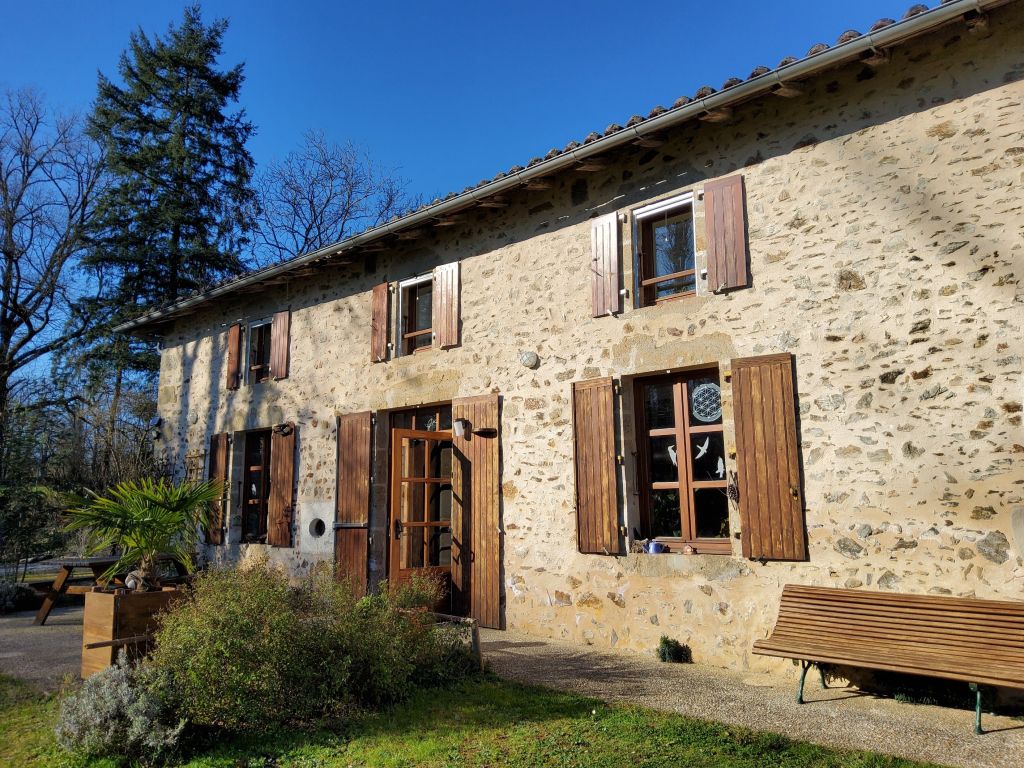 house 9 rooms for sale on ST QUENTIN SUR CHARENTE (16150) - See details