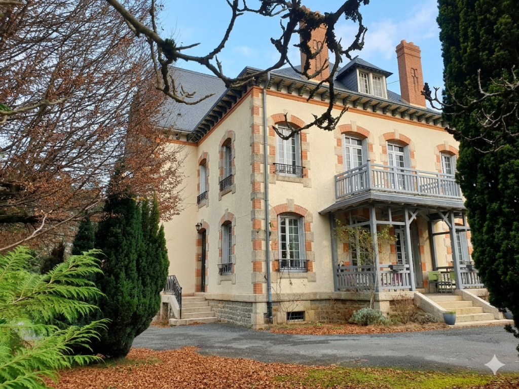mansion 10 rooms for sale on CHALUS (87230) - See details
