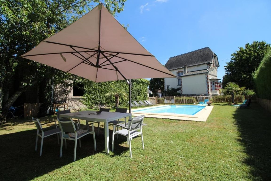 Vente Maison bourgeoise 10&nbsp;Pièces 265&nbsp;m² Châlus