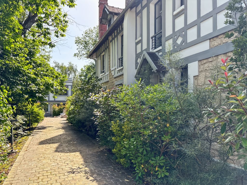 Sale House 7&nbsp;rooms 182&nbsp;m² Vaucresson