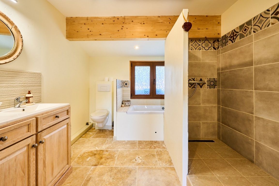 Vente Maison 6 Pièces 311 m² Saint-Amour-Bellevue