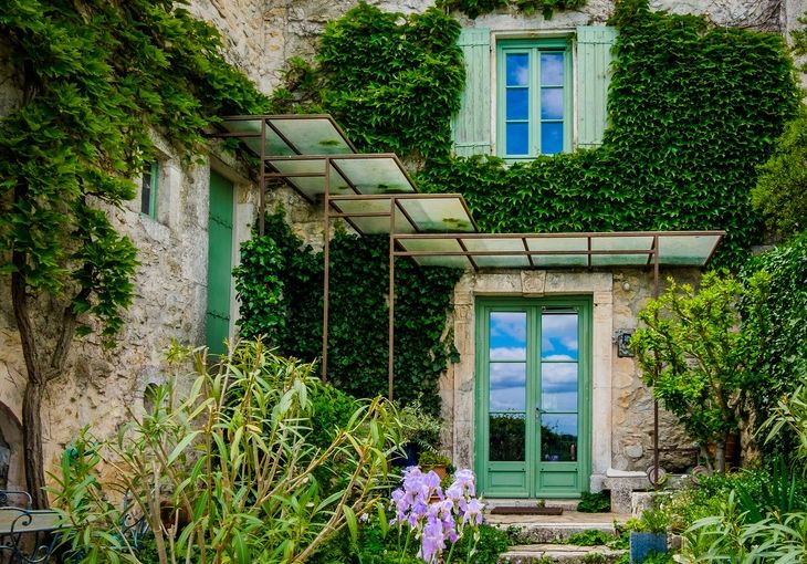 Why entrust us with your real estate search?